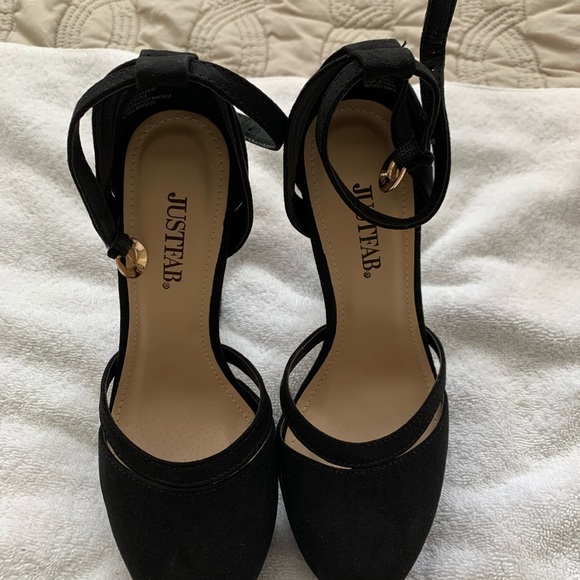 Black pumps - Picture 3 of 3